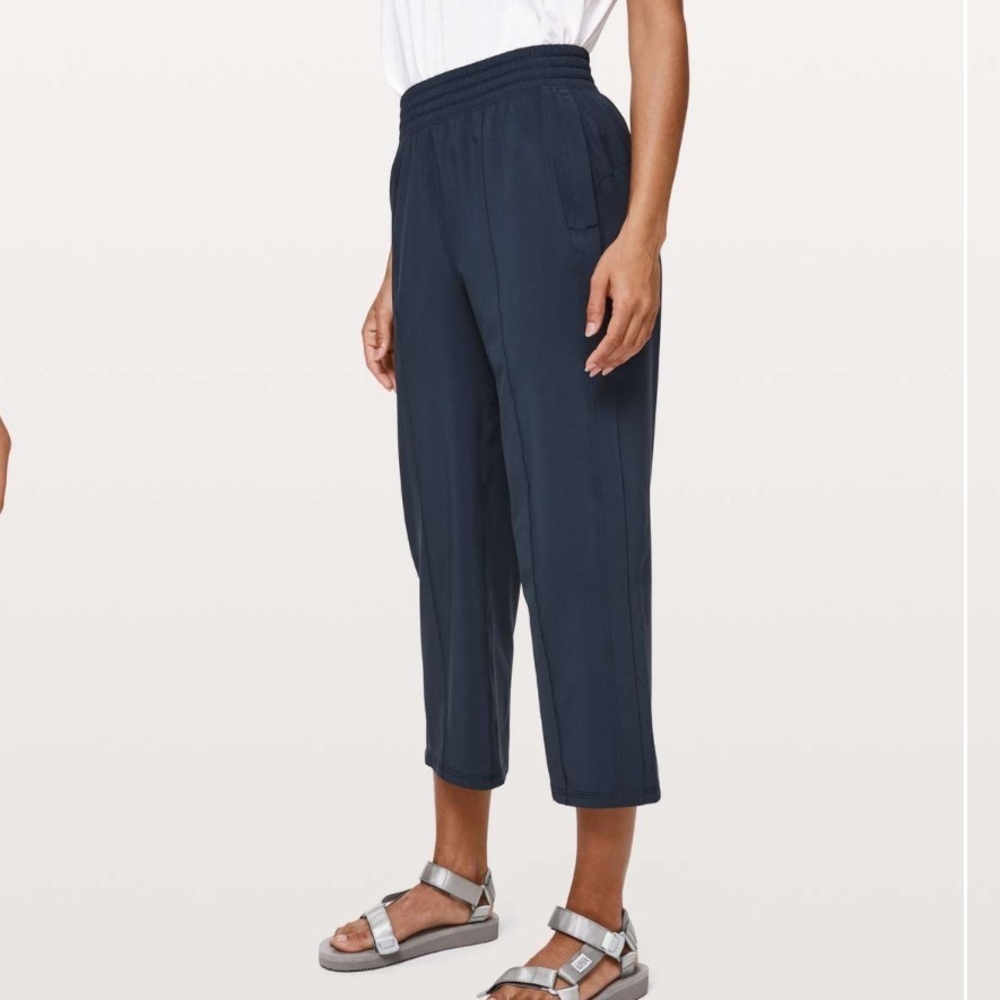 Lululemon | Wanderer Crop Pants in True Navy Size 6